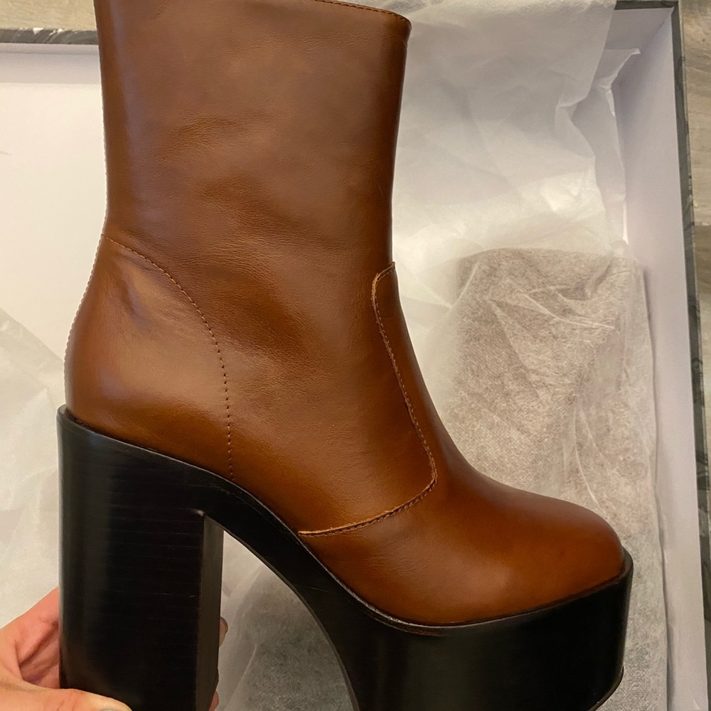 MEXIQUE Boot- Jeffrey Campbell